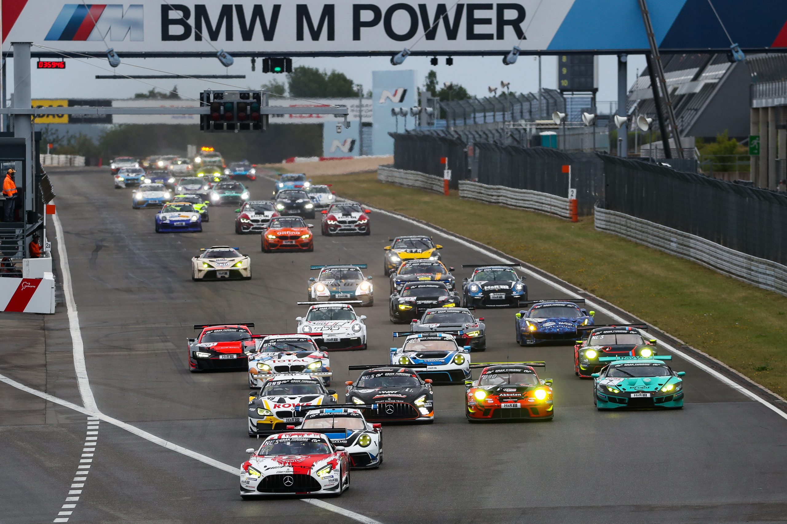 Rowe Racing gewinnt viertes NLS-Rennen