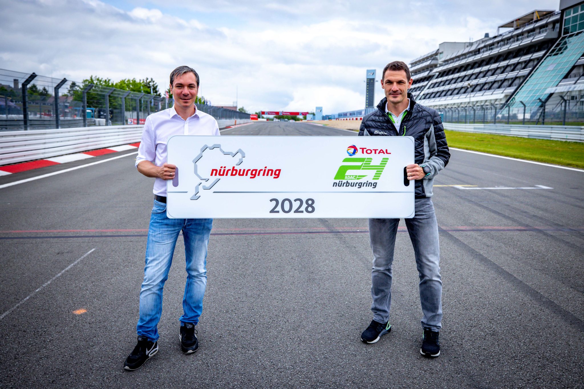 Vertrag Verl ngert 24h Rennen Bis 2028 Gesichert ADAC RAVENOL 24h 