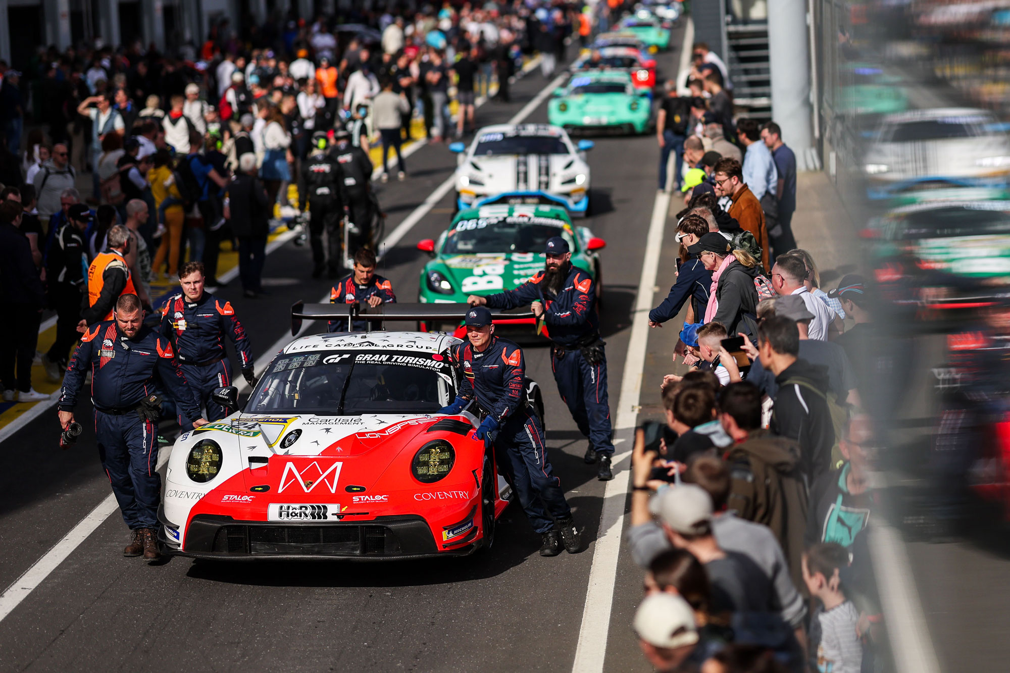 Porsche: Freude über erfolgreiche Kundenteams